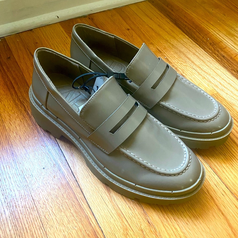 Zara Khaki platform loafers size 7.5, new with tags